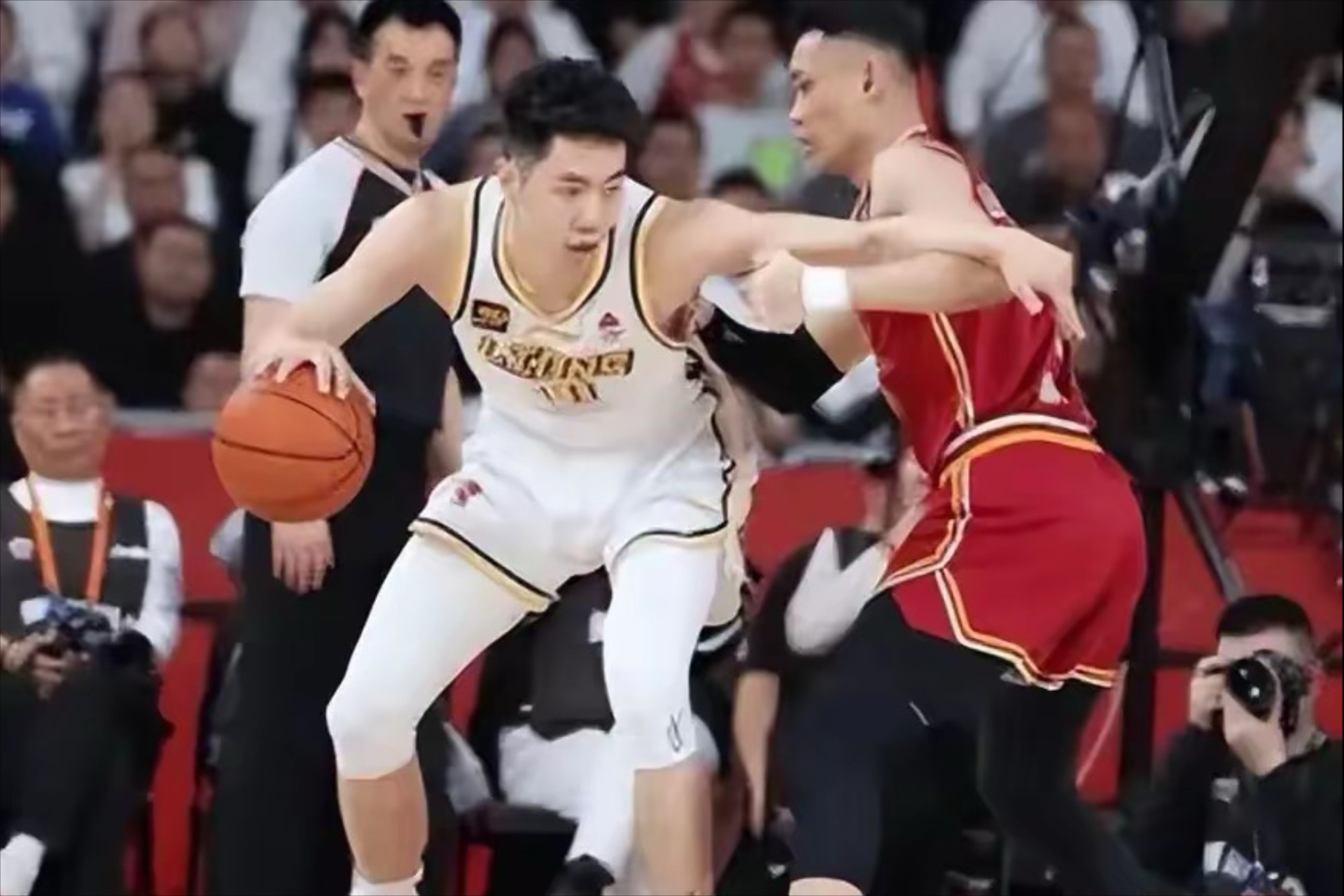 开云体育 -清晨CBA常规赛焦点战，多伦多猛龙状态回暖，赛场秩序良好，球队文化再被提及的简单介绍