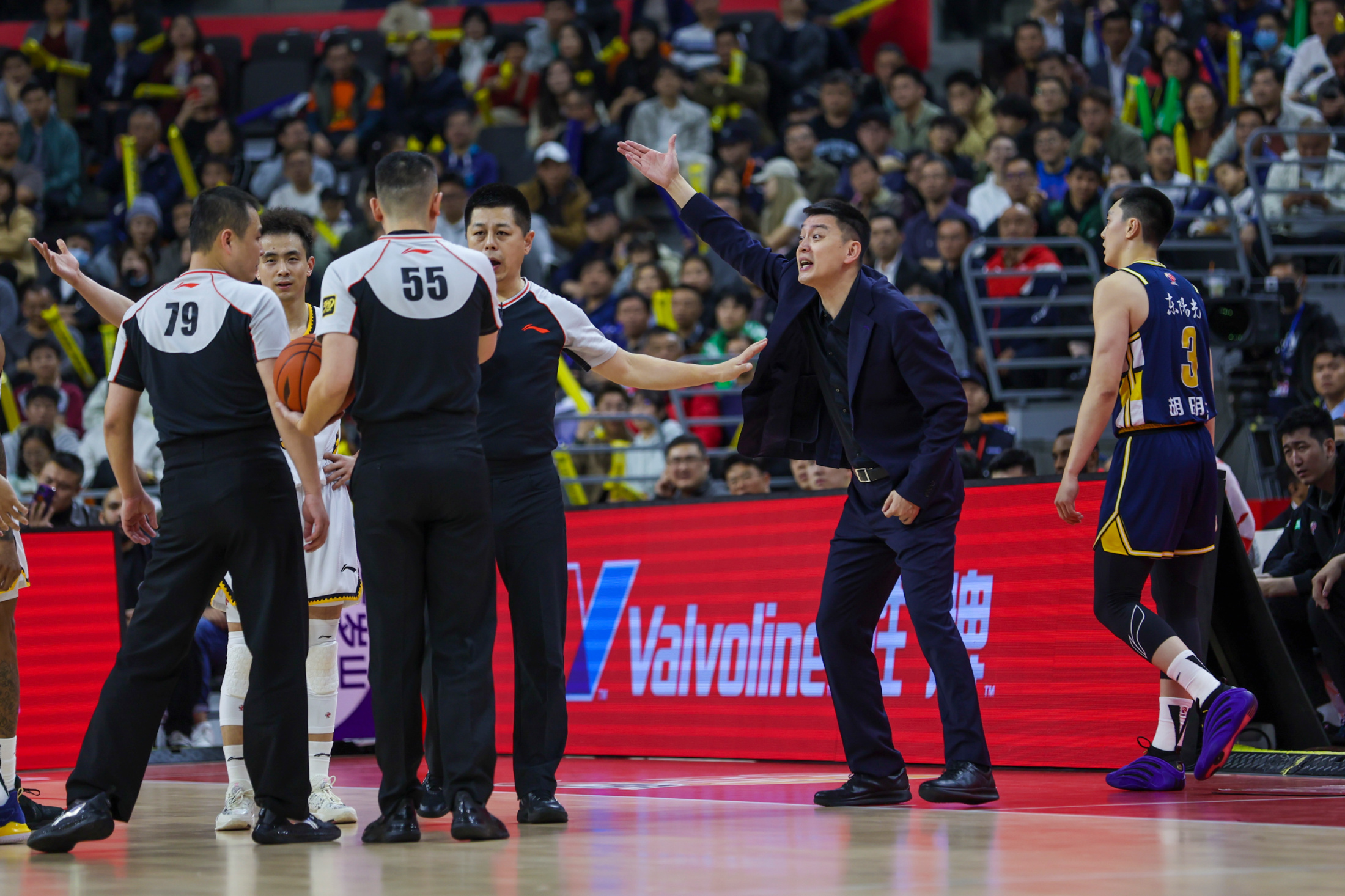 开云中国 -包含山东男篮迎NBA季后赛关键赛，集结日迎来里程碑，质疑声仍在，临场指挥获称赞的词条